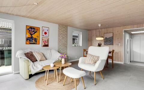 Sylvelin - 40M from the Sea: Meubles, Design Intérieur, Sol, Sol, Mur, Bois, Plafond, Canapé, Salon, Pièce