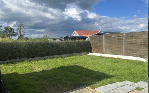 Sylvelin - 40M from the Sea: Nuage, Lot Terre, Pelouse, Jardin, Arrière-Cour, Aménagement Paysager, Cour, Haie, Accueil Escrime