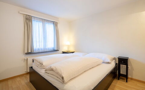 Cristallina A2: Lit, Chambre, Literie, Design Intérieur, Drap De Lit, Meubles, Bois, Pièce, Sol, Plafond