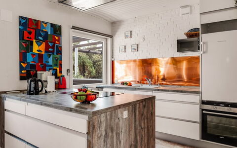 Heloise - 900M from the Sea: Cuisine, Appareil De Cuisine, Comptoir, Principaux Appliance, Design Intérieur, Électroménager, Sol, Meubles, Cabinetry, Cuisinière