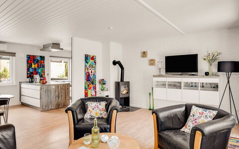 Heloise - 900M from the Sea: Meubles, Design Intérieur, Sol, Canapé, Sol, Salon, Bois, Plafond, Pièce, Parquet