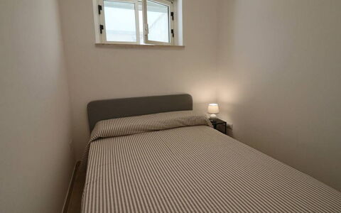 Nausica: Chambre, Lit, Sol, Drap De Lit, Meubles, Literie, Design Intérieur, Sol, Cadre De Lit, Linge