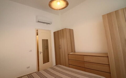 Nausica: Lit, Meubles, Design Intérieur, Chambre, Bois, Sol, Sol, Pièce, Literie, Drap De Lit