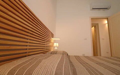 Nausica: Bois, Design Intérieur, Lit, Chambre, Meubles, Textile, Sol, Drap De Lit, Éclairage, Literie