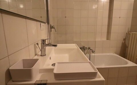Nausica: Luminaire Plomberie, Lavabo, Évier, Salle De Bains, Robinet, Sol, Design Intérieur, Sol, Plomberie, Pièce