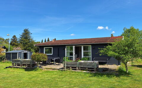 Arise - 1.5Km from the Sea: Herbe, Maison, Chalet, Domicile, Toit, Lot Terre, Zone Rurale, Pelouse, Cour, Siding