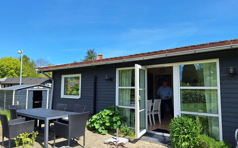 Arise - 1.5Km from the Sea: Porte, Domicile, Maison, Meubles, Chalet, Siding, Porche, Chaise, Cour, Ombre
