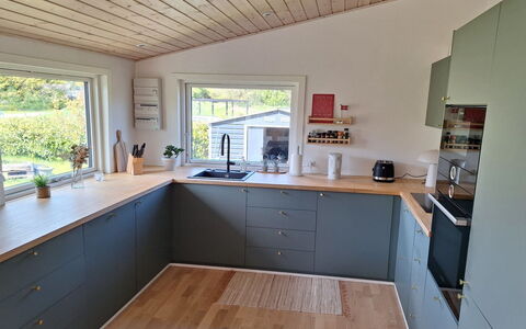 Arise - 1.5Km from the Sea: Sol, Bois, Sol, Cuisine, Appareil De Cuisine, Cabinetry, Design Intérieur, Parquet, Comptoir, Meubles