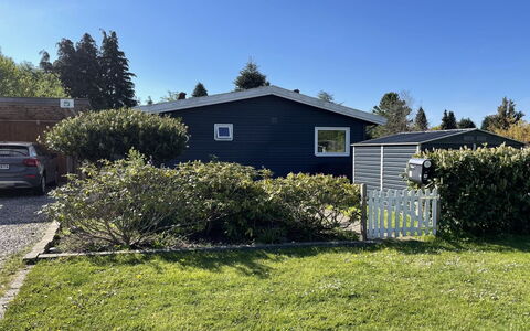 Arise - 1.5Km from the Sea: Maison, Arbuste, Domicile, Zone Résidentielle, Toit, Lot Terre, Chalet, Pelouse, Jardin, Couverture De Sol
