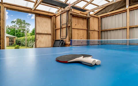Chiuvana - 250M from the Sea: Sol, Dur, Tache De Bois, Piscine, Net, Daylighting