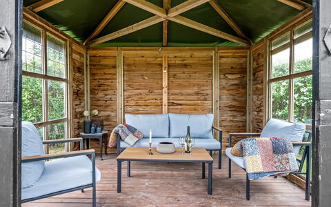 Chiuvana - 250M from the Sea: Meubles, Bois, Mobilier De Jardin, Chaise, Table, Tableau De Plein Air, Tache De Bois, Dur, Jardin, Patio