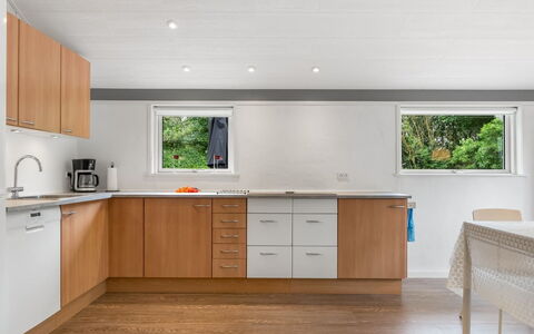 Sibyll - 1Km from the Sea: Sol, Design Intérieur, Cuisine, Comptoir, Bois, Plafond, Cabinetry, Meubles, Sol, Domicile