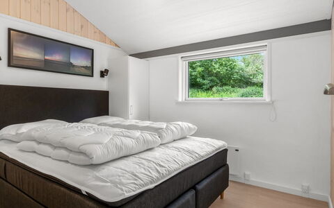 Sibyll - 1Km from the Sea: Chambre, Bois, Lit, Literie, Drap De Lit, Design Intérieur, Cadre De Lit, Domicile, Linge, Plafond