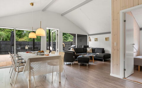 Sibyll - 1Km from the Sea: Design Intérieur, Sol, Bois, Plafond, Meubles, Sol, Canapé, Salon, Parquet, Table Cuisine Et Salle A Manger