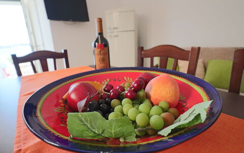 Casa Rachele a Otranto: Vaisselle, Aliments, Serveware, Vaisselle, Table, Meubles, Assiette, Fruit, Ingrédient, Nappe De Table