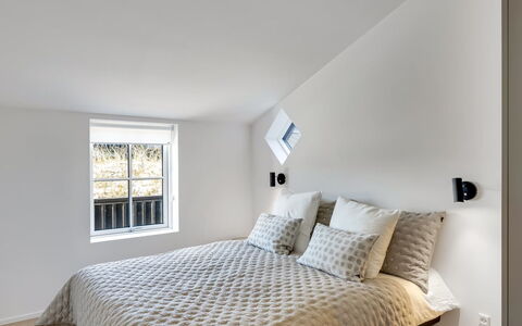 Raimund - 600M from the Sea: Design Intérieur, Chambre, Lit, Bois, Sol, Plafond, Sol, Literie, Drap De Lit, Meubles