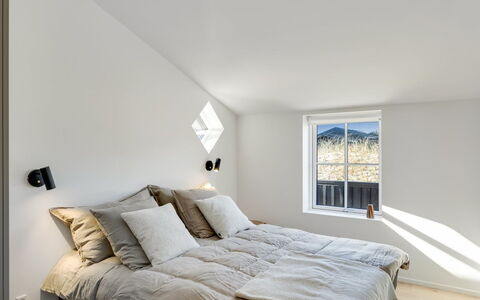 Raimund - 600M from the Sea: Mur, Design Intérieur, Chambre, Plafond, Bois, Meubles, Lit, Sol, Sol, Linge