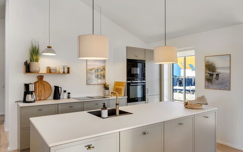 Raimund - 600M from the Sea: Comptoir, Cuisine, Design Intérieur, Meubles, Sol, Appareil De Cuisine, Luminaire, Cabinetry, Plafond, Sol