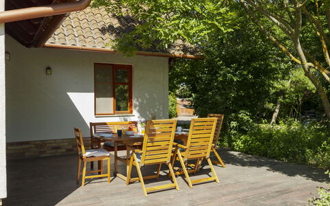 Villa Canela: Bois, Meubles, Mobilier De Jardin, Tache De Bois, Dur, Ombre, Chaise, Chalet, Tableau De Plein Air, Porche