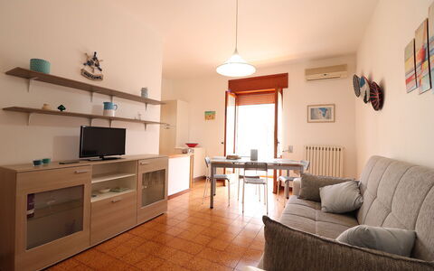 Margherita: Meubles, Design Intérieur, Sol, Bois, Sol, Pièce, Plafond, Salon, Éclairage, Table