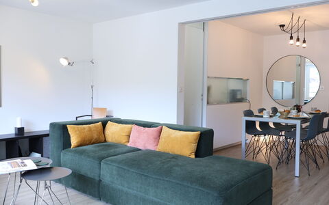 Saphir: Meubles, Design Intérieur, Canapé, Sol, Sol, Mur, Salon, Pièce, Bois, Appartement