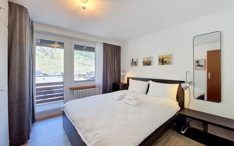 Saphir: Design Intérieur, Domicile, Appartement, Plafond, Chambre, Lit, Cadre De Lit, Suite, Dur, Hôtel