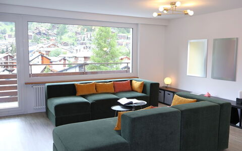 Saphir: Meubles, Canapé, Design Intérieur, Salon, Sol, Sol, Pièce, Appartement, Table Basse