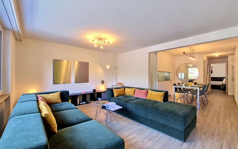 Saphir: Design Intérieur, Meubles, Sol, Canapé, Sol, Plafond, Salon, Pièce, Éclairage, Parquet