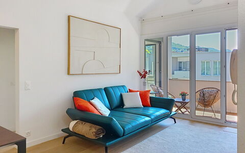 Apt. City Stay Lugano: Design Intérieur, Meubles, Sol, Canapé, Sol, Appartement, Salon, Table Basse, Chaise