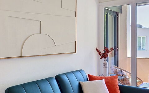 Apt. City Stay Lugano: Meubles, Canapé, Design Intérieur, Salon, Confort, Throw Pillow, Coussin, Oreiller, Table Basse