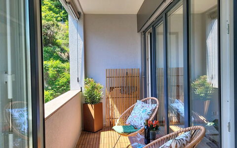 Apt. City Stay Lugano: Bois, Design Intérieur, Balcon, Appartement, Verre, Eco Hôtel, Tache De Bois, Plate-Forme, Dur, Ombre