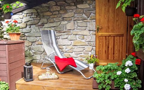 Herlíkovice: Pot De Fleur, Meubles, Mobilier De Jardin, Jardin, Plante D'Appartement, Chaise, Dur, Tache De Bois, Cour, Aménagement Paysager