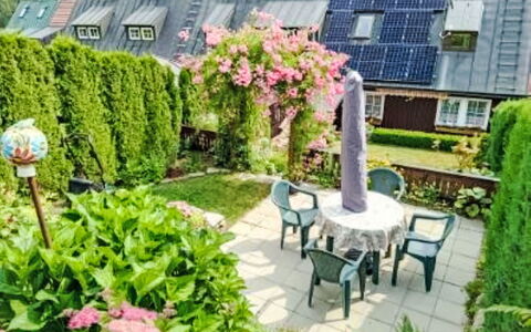 Herlíkovice: Arbuste, Maison, Domicile, Jardin, Chalet, Cour, Pelouse, Arrière-Cour, Aménagement Paysager, Plante D'Appartement