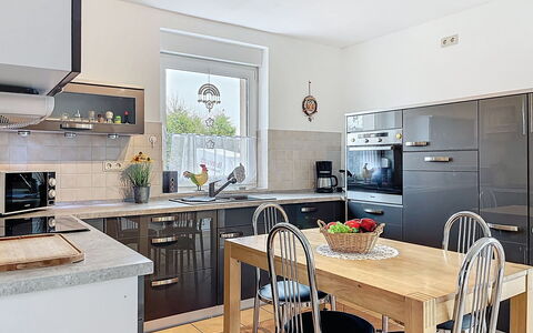 Ankerplatz: Meubles, Cuisine, Appareil De Cuisine, Comptoir, Cabinetry, Design Intérieur, Sol, Bois, Chaise, Principaux Appliance