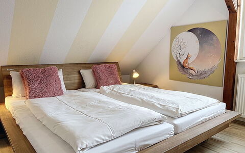 Ankerplatz: Lit, Meubles, Design Intérieur, Chambre, Sol, Sol, Literie, Drap De Lit, Bois, Linge