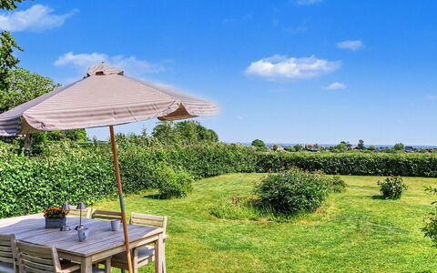 Olufdine - 350M from the Sea: Meubles, Arbuste, Mobilier De Jardin, Table, Jardin, Lot Terre, Tableau De Plein Air, Pelouse, Couverture De Sol, Chaise