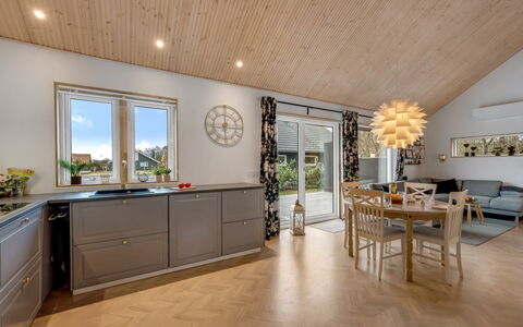 Fastulf - 1.2Km to the Fjord: Sol, Design Intérieur, Meubles, Bois, Parquet, Plafond, Sol, Cuisine, Comptoir, Domicile