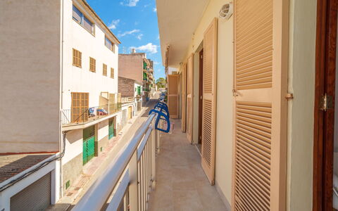 Near the Sea: Mur, Appartement, Composite, Balcon, Daylighting, Balustrade, Ruelle