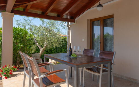 Villa Greta: Design Intérieur, Appartement, Balcon, Dur, Tache De Bois, Parquet, Balustrade, Daylighting, Hôtel, Appartement Penthouse