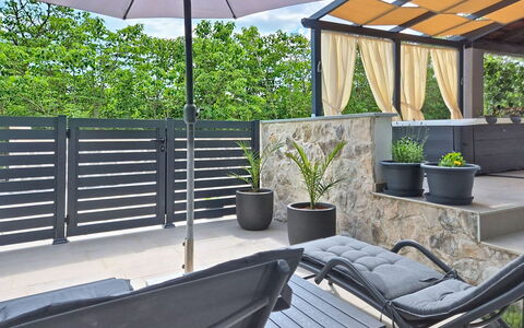 Nadalina: Design Intérieur, Appartement, Balcon, Dur, Tache De Bois, Parquet, Balustrade, Daylighting, Hôtel, Appartement Penthouse