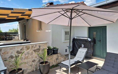 Nadalina: Design Intérieur, Appartement, Balcon, Dur, Tache De Bois, Parquet, Balustrade, Daylighting, Hôtel, Appartement Penthouse