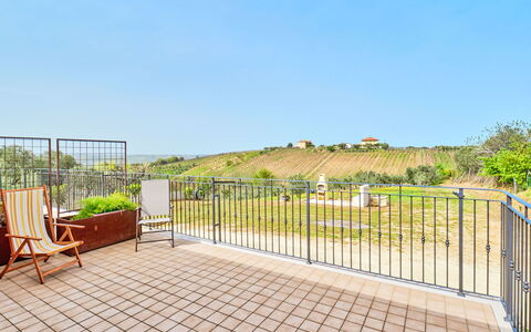 La Casa del Vino: Design Intérieur, Appartement, Balcon, Dur, Tache De Bois, Parquet, Balustrade, Daylighting, Hôtel, Appartement Penthouse