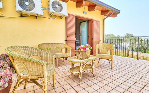 La Casa del Vino: Design Intérieur, Appartement, Balcon, Dur, Tache De Bois, Parquet, Balustrade, Daylighting, Hôtel, Appartement Penthouse