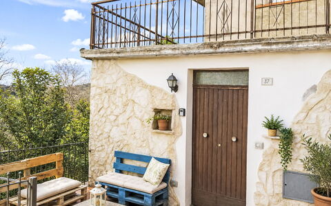Casetta Belvedere: Design Intérieur, Appartement, Balcon, Dur, Tache De Bois, Parquet, Balustrade, Daylighting, Hôtel, Appartement Penthouse