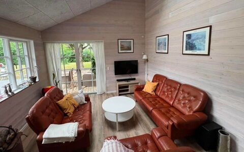 Fridel - 400M from the Sea: Bois, Domicile, Chalet, Canapé, Salon, Porte, Siding, Dur, Cabane En Rondins