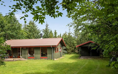 Ritte - from the Sea: Herbe, Arbuste, Maison, Chalet, Toit, Domicile, Zone Rurale, Lot Terre, Couverture De Sol, Jardin