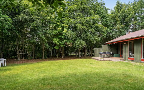 Ritte - from the Sea: Herbe, Arbre, Feuille, Arbuste, Jardin, Lot Terre, Pelouse, Couverture De Sol, Chalet