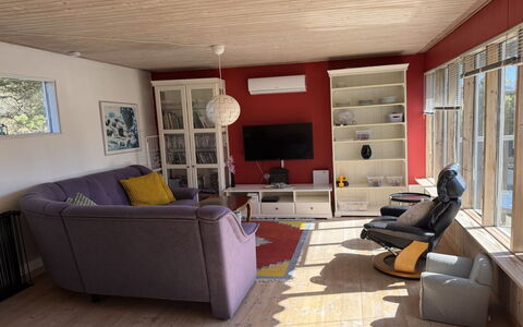 Haley - 380M from the Sea: Meubles, Design Intérieur, Sol, Sol, Canapé, Mur, Bois, Salon, Pièce, Plafond