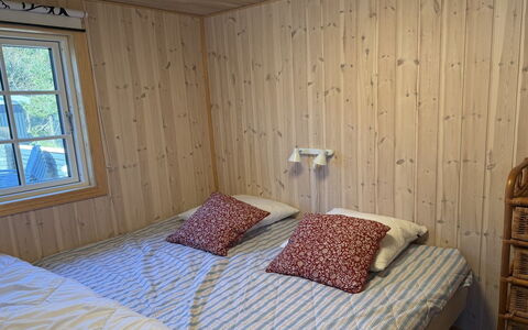 Haley - 380M from the Sea: Bois, Sol, Sol, Design Intérieur, Pièce, Tache De Bois, Chambre, Dur, Planche, Lit