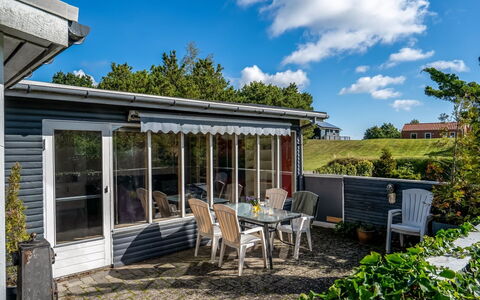 Haley - 380M from the Sea: Arbuste, Domicile, Chalet, Couverture De Sol, Jardin, Batiments Jardin, Siding, Biens, Pelouse, Cour